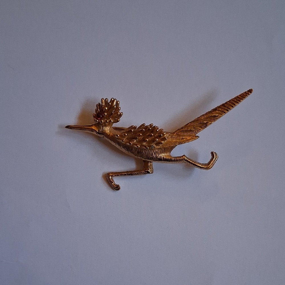 Boucher goldtone Road Runner pin brooch